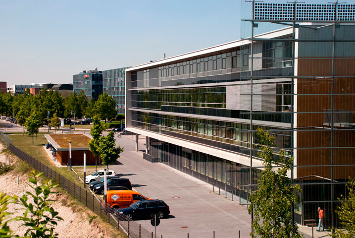 Centro educativo de formación terciaria y oficios en la Riesstrasse, Munich